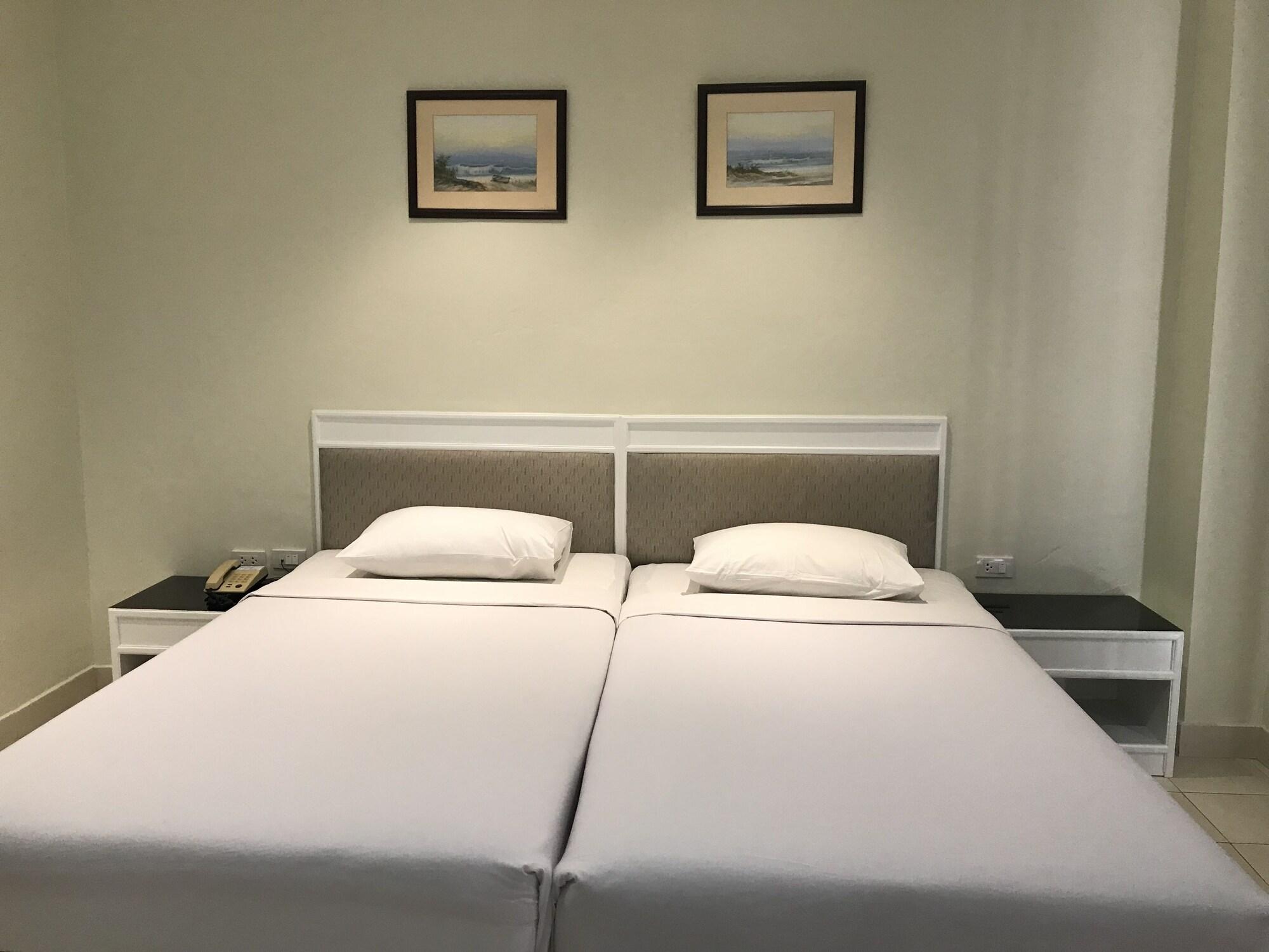 Star 3 Hotel And Residence Rayong Bagian luar foto