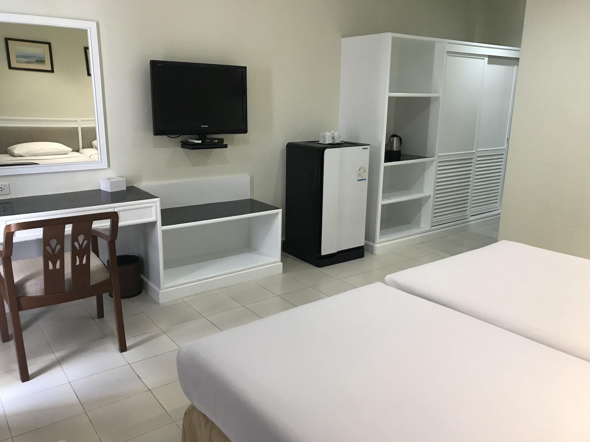 Star 3 Hotel And Residence Rayong Bagian luar foto