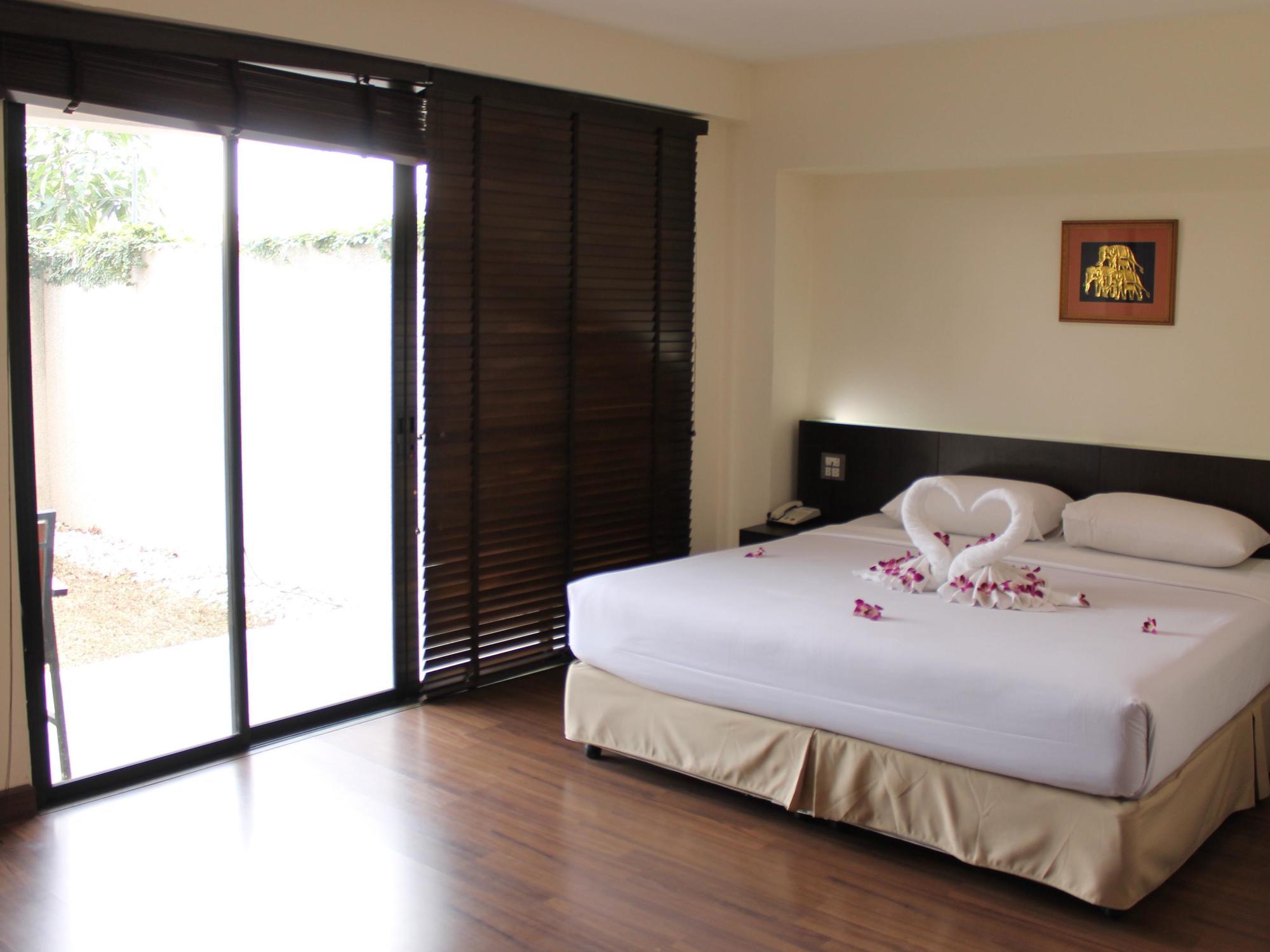 Star 3 Hotel And Residence Rayong Bagian luar foto