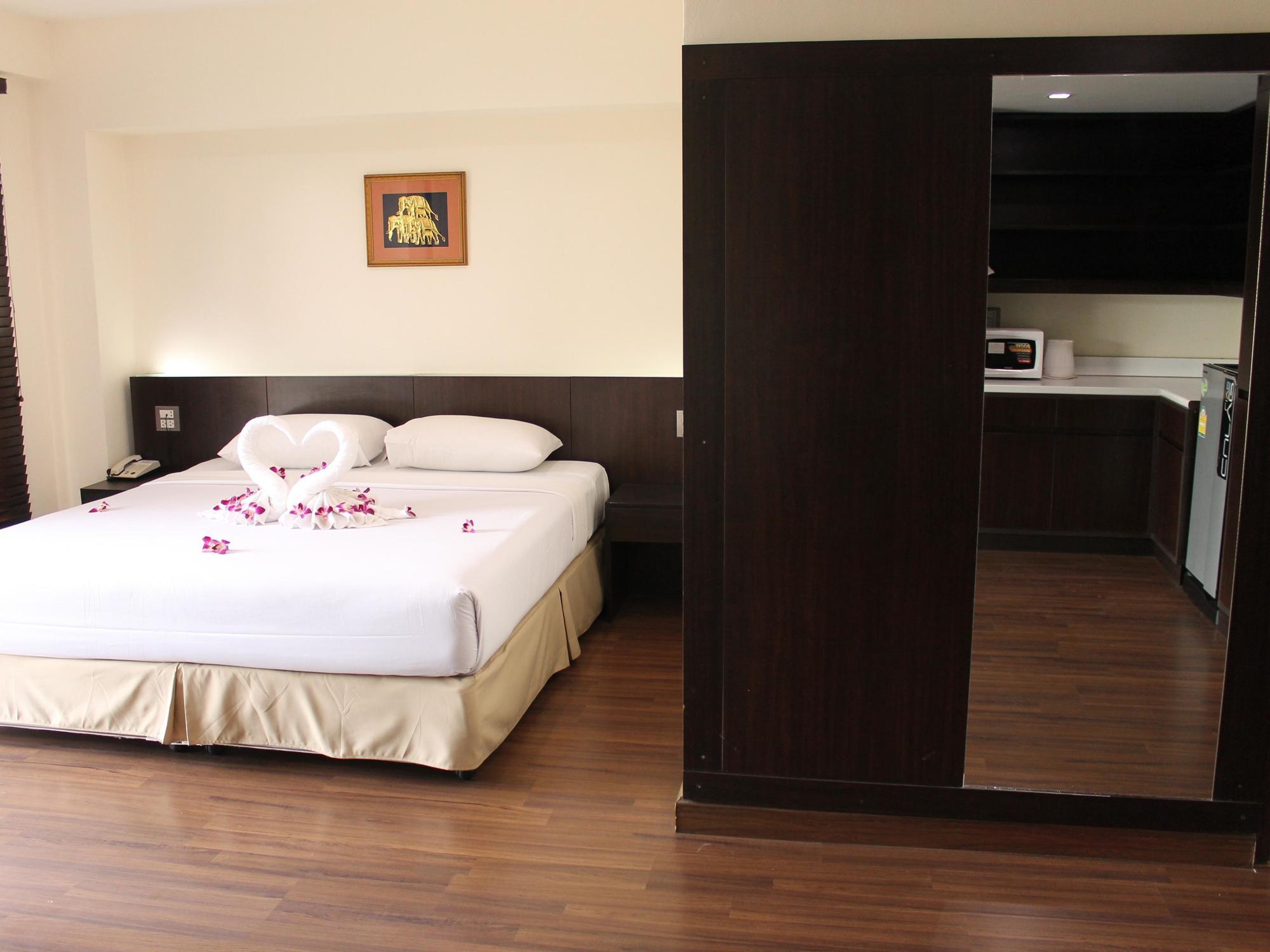 Star 3 Hotel And Residence Rayong Bagian luar foto