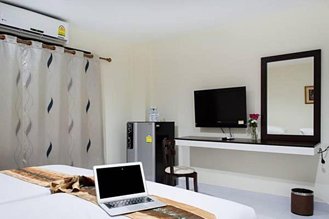 Star 3 Hotel And Residence Rayong Bagian luar foto