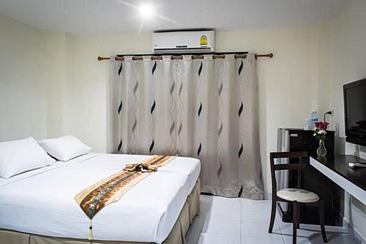 Star 3 Hotel And Residence Rayong Bagian luar foto