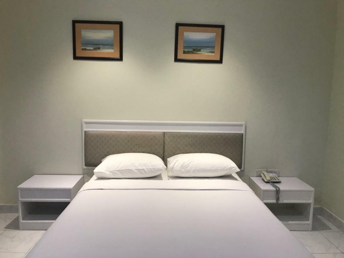 Star 3 Hotel And Residence Rayong Bagian luar foto