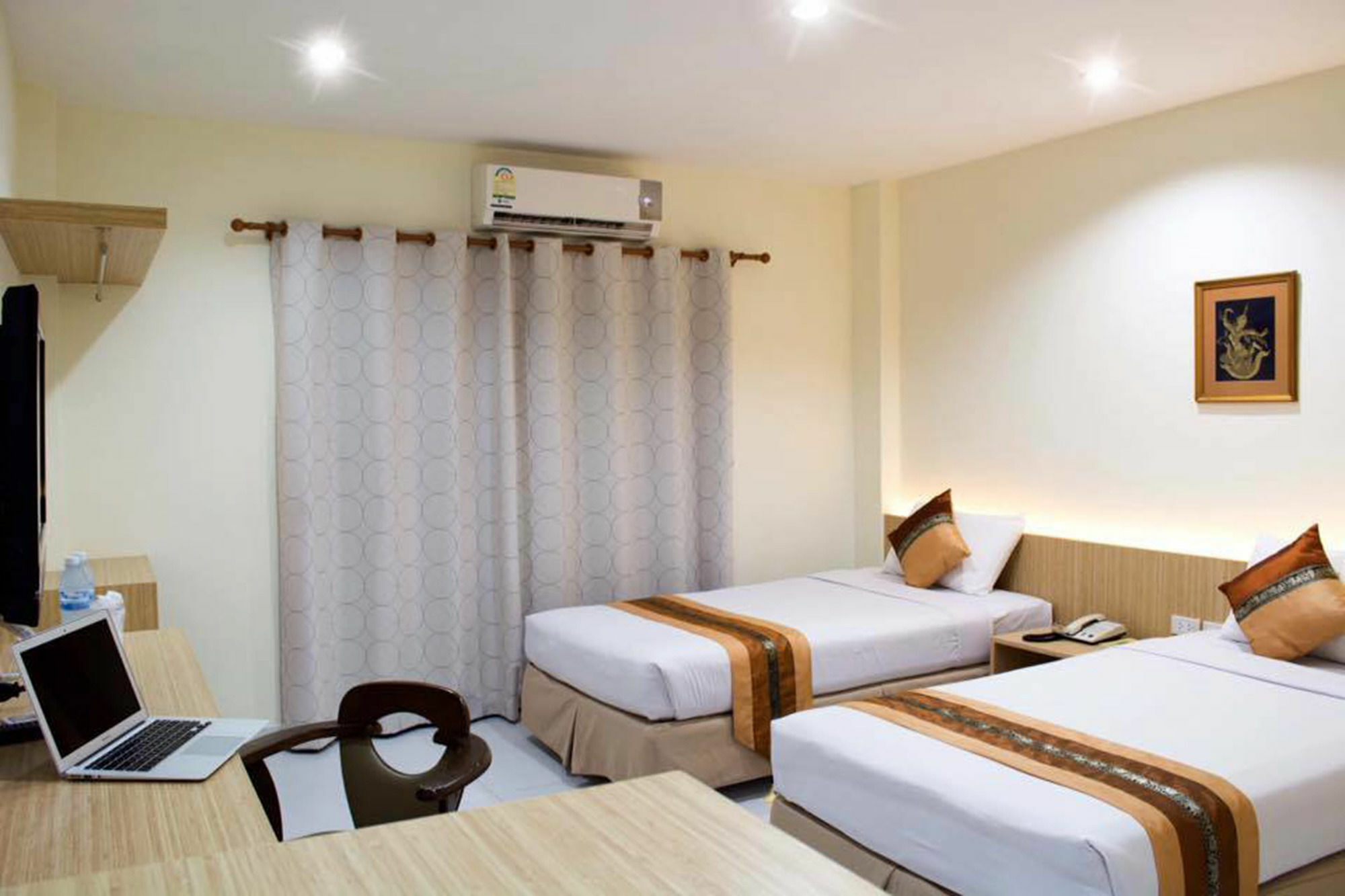 Star 3 Hotel And Residence Rayong Bagian luar foto