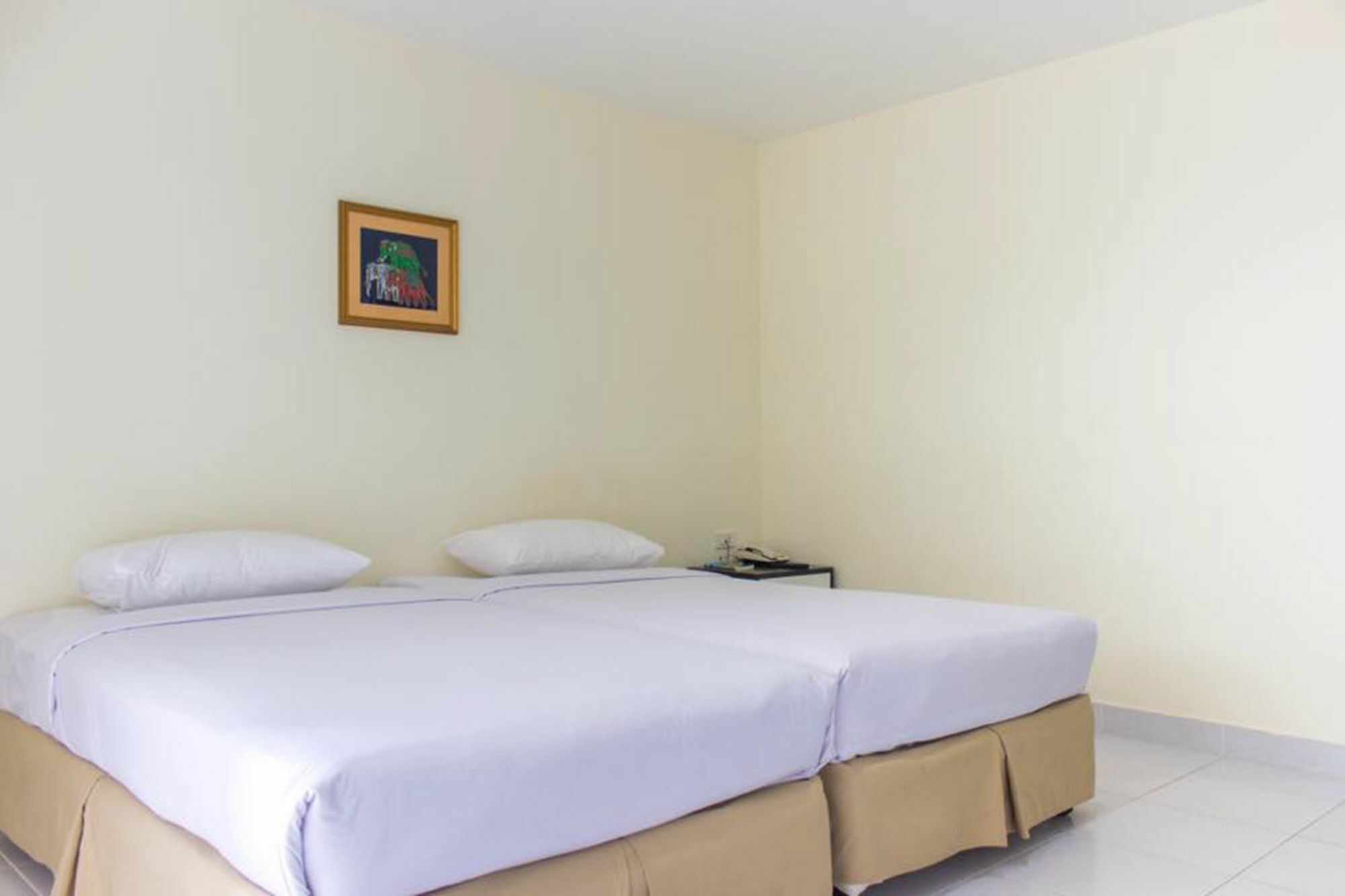 Star 3 Hotel And Residence Rayong Bagian luar foto